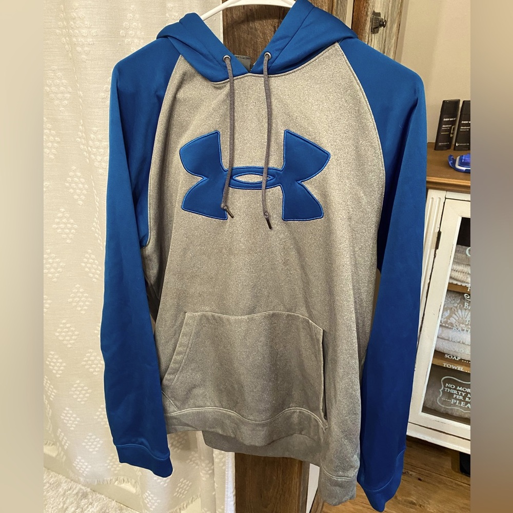 Under Armour Men’s Hooded Sweatshirt, size L